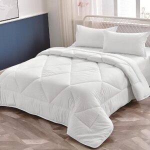 Binded white stripes duvets